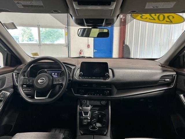 Used 2023 Nissan Rogue SV AWD/4WD image 14