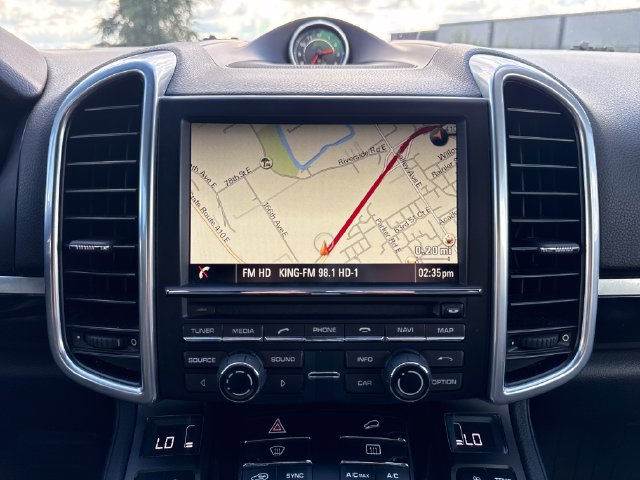 Used 2016 Porsche Cayenne AWD/4WD image 25