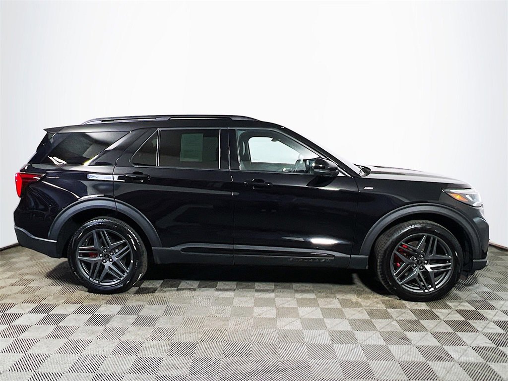 Used 2025 Ford Explorer ST-Line w/ ST-Line Street Pack image 9