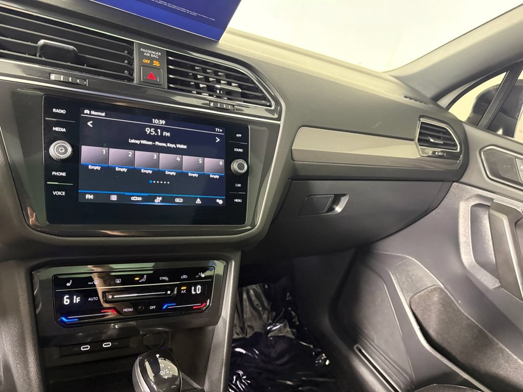 Used 2022 Volkswagen Tiguan SE R-Line AWD/4WD image 18