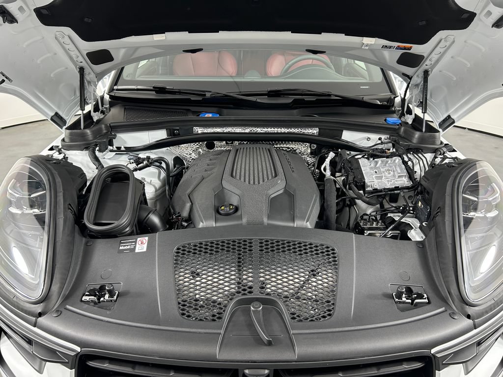 New 2026 Porsche Macan AWD/4WD image 30