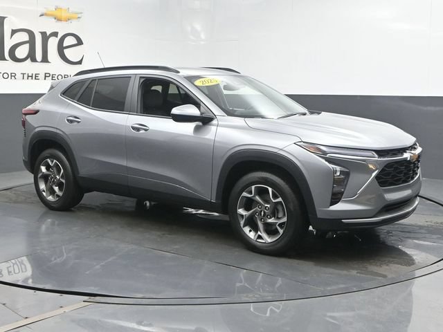 Used 2025 Chevrolet Trax LT FWD image 6