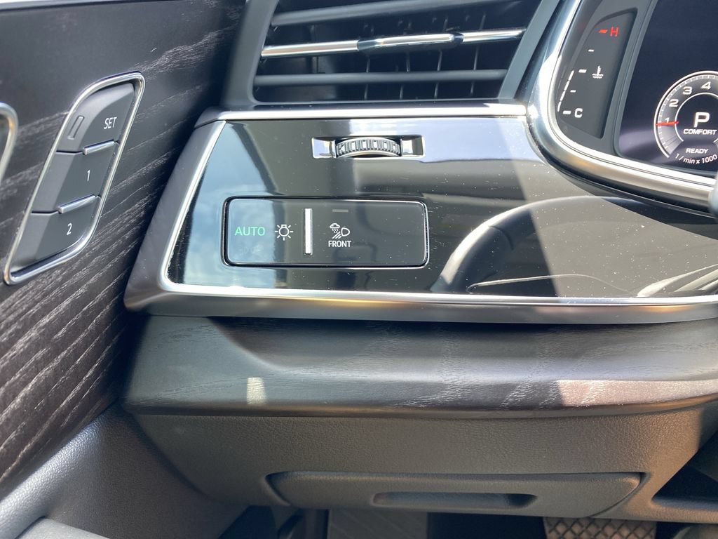 Used 2023 Audi Q8 Prestige w/ Prestige Package AWD/4WD image 25