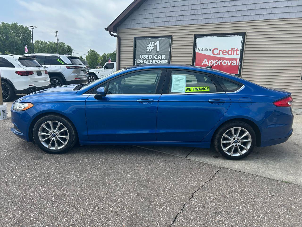Used 2017 Ford Fusion SE w/ Fusion SE Technology Package FWD image 8