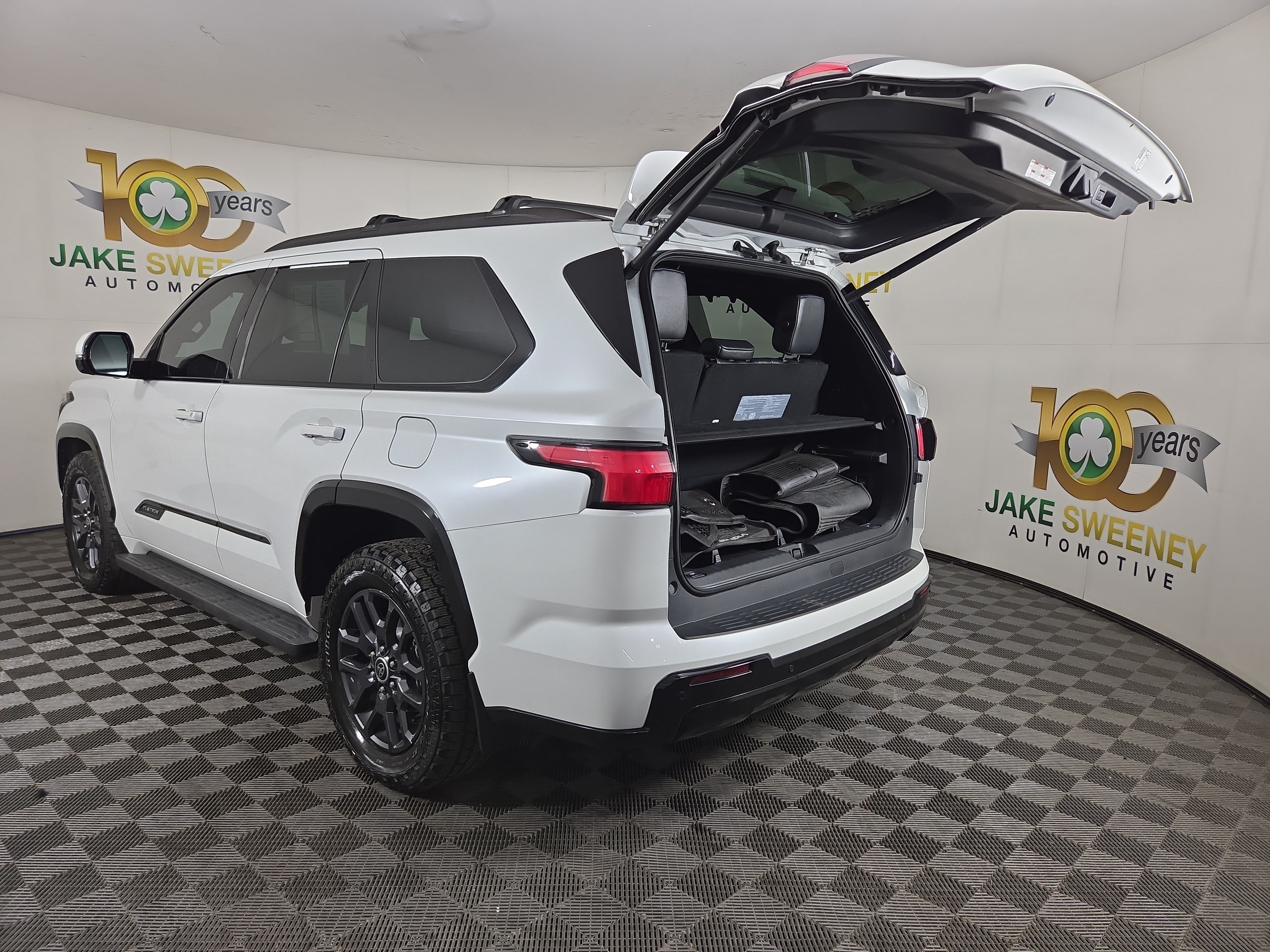 Used 2023 Toyota Sequoia Platinum AWD/4WD image 35