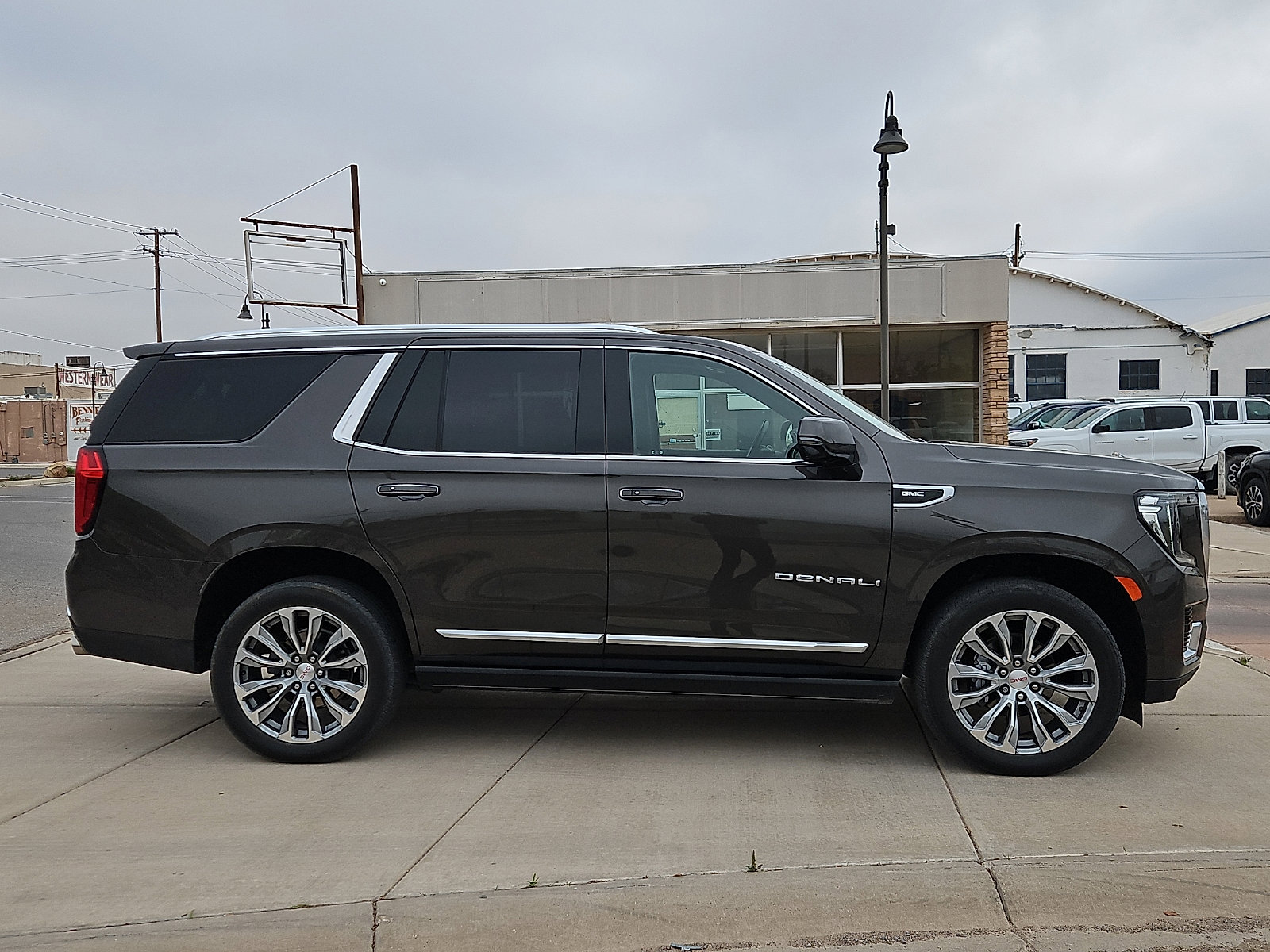 Used 2021 GMC Yukon Denali w/ Denali Premium Package AWD/4WD image 5