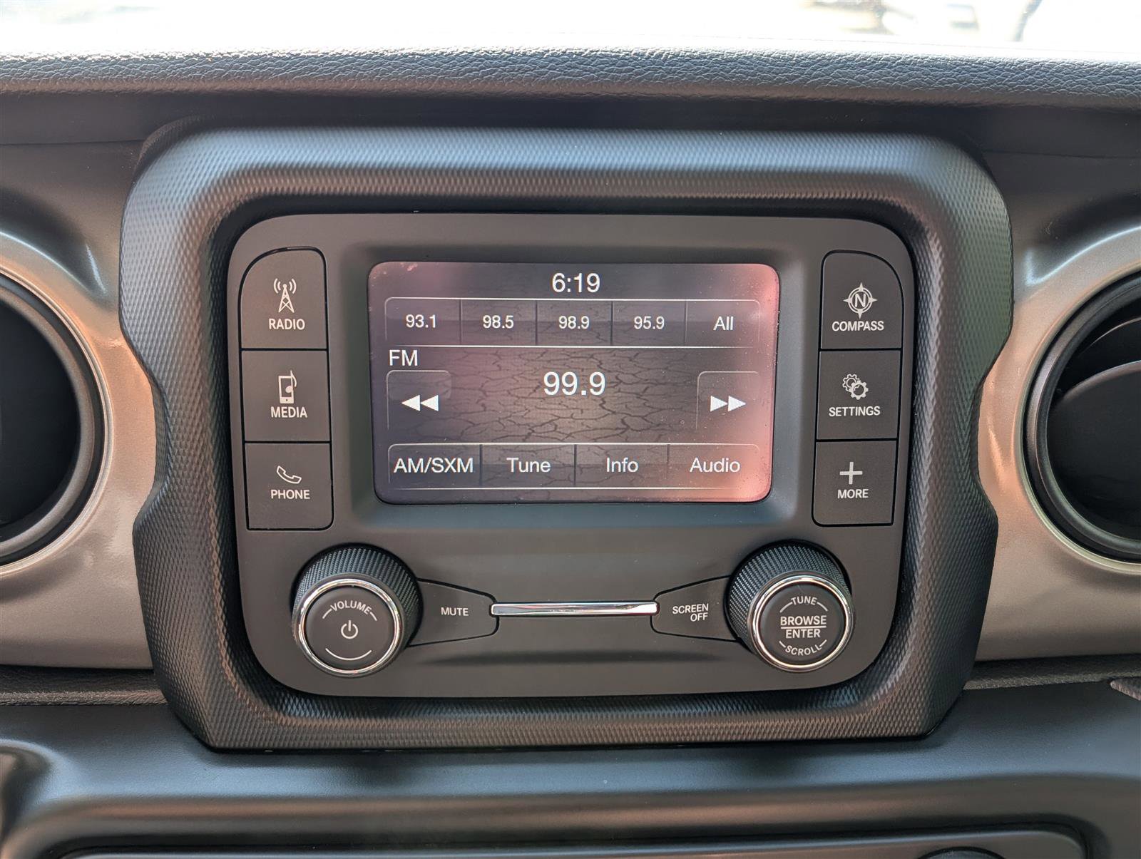 Used 2021 Jeep Wrangler Unlimited Sport image 23