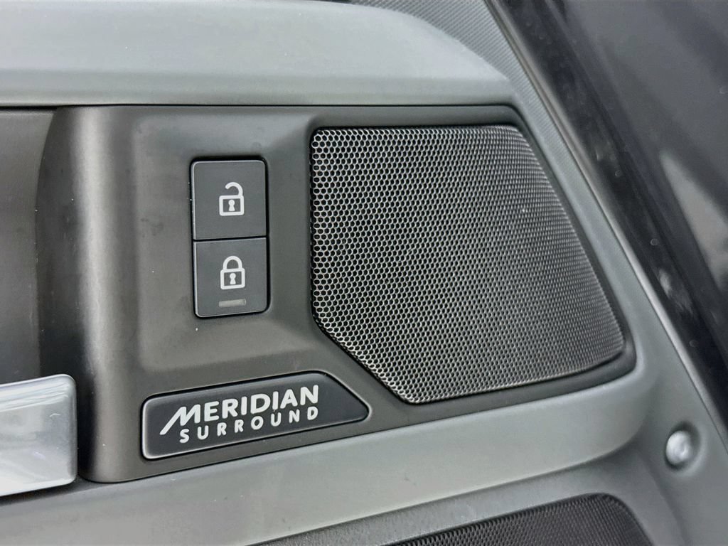 Used 2026 Land Rover Defender 110 X-Dynamic SE AWD/4WD image 23
