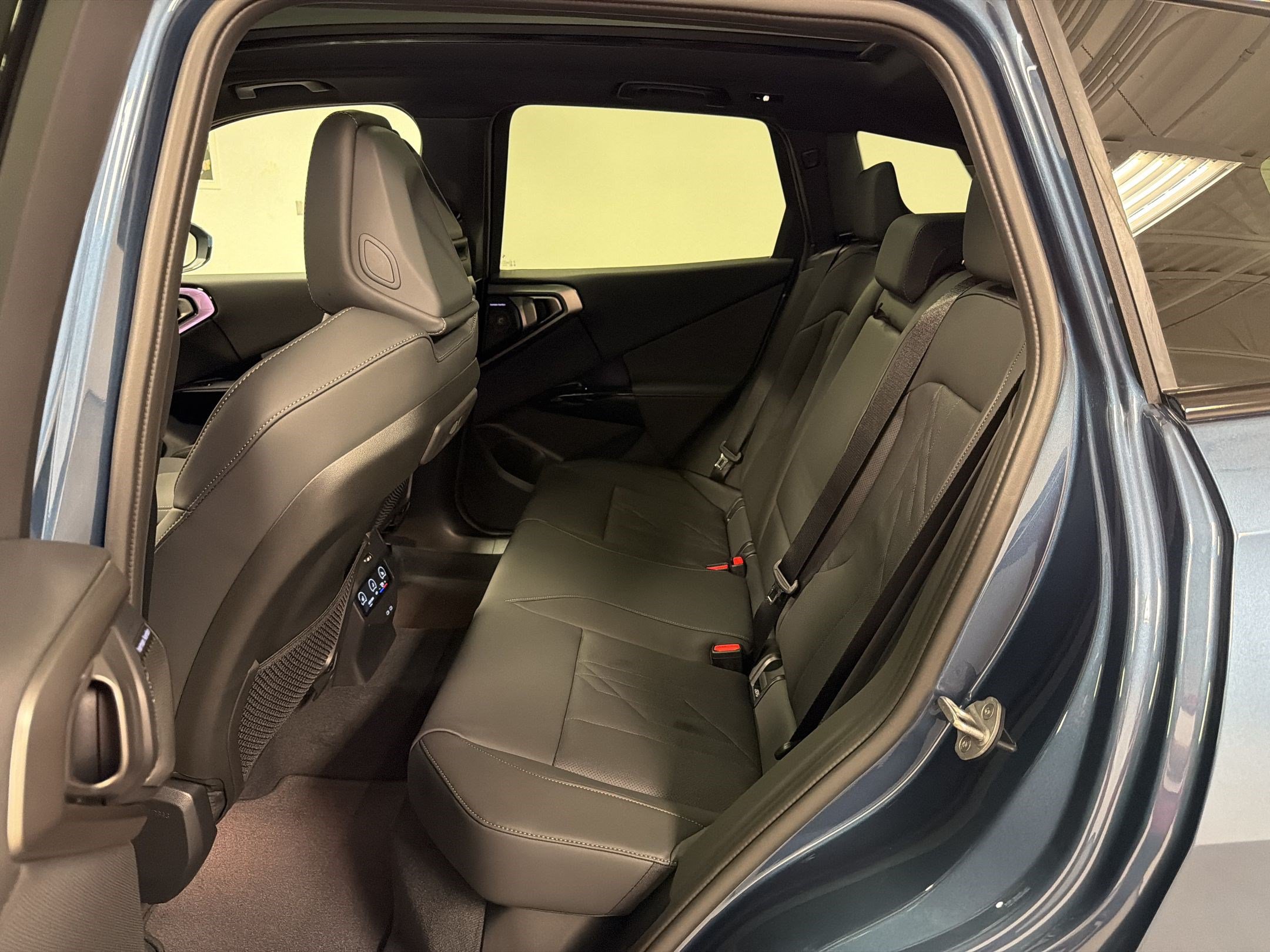 New 2026 BMW X3 xDrive30i w/ Premium Package AWD/4WD image 23