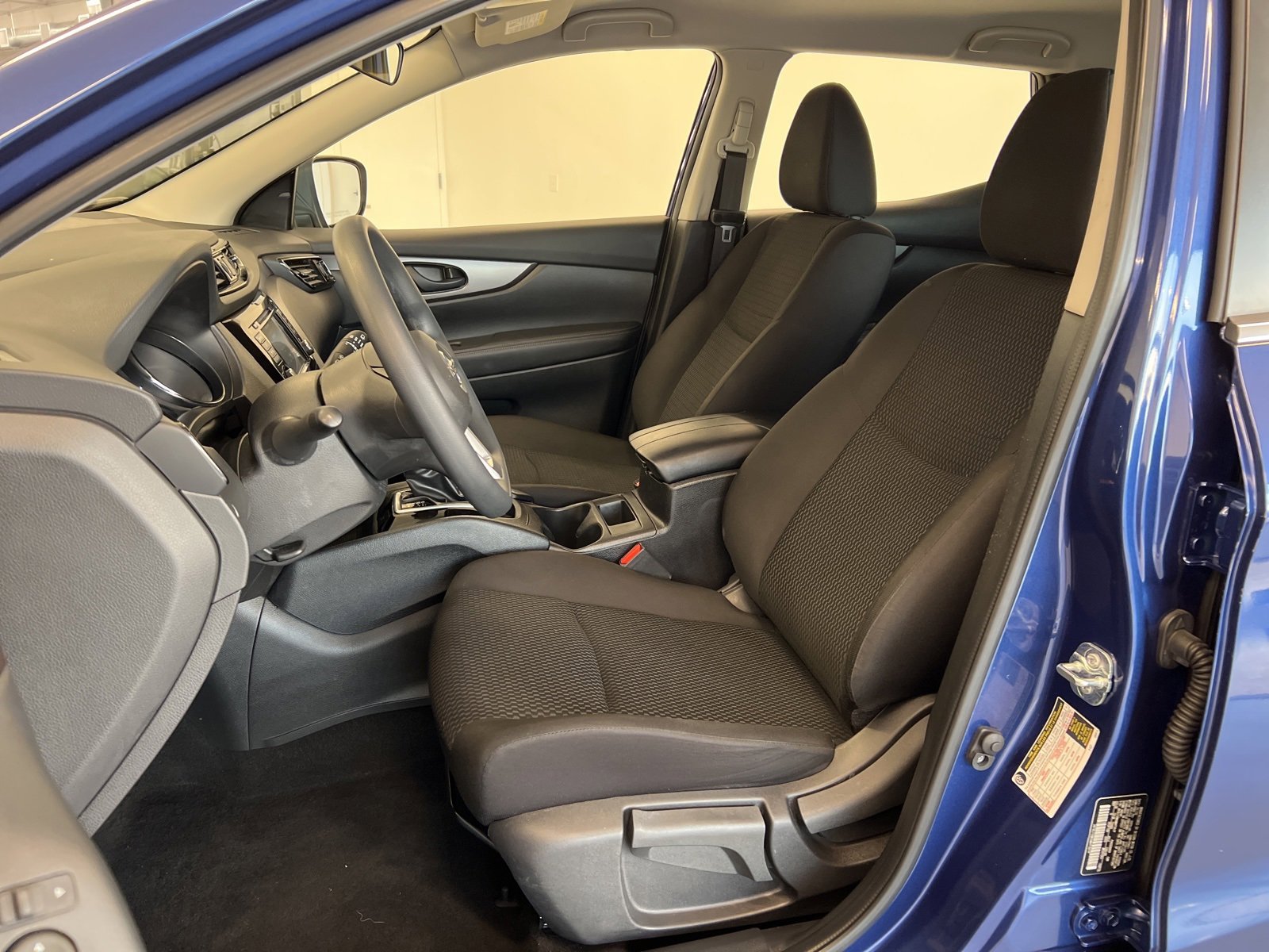 Used 2022 Nissan Rogue Sport S image 27