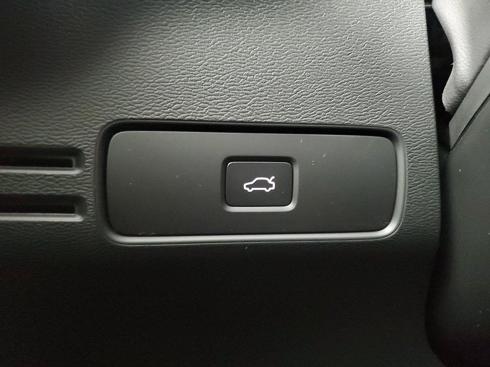 New 2026 Volvo XC40 B4 Core w/ Protection Package Premier FWD image 35