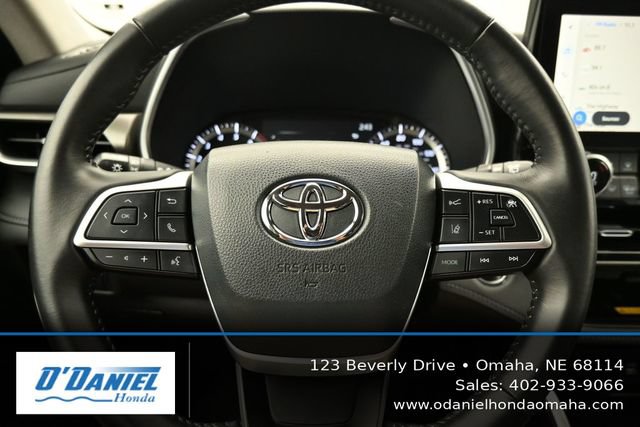 Used 2023 Toyota Highlander XLE AWD/4WD image 29