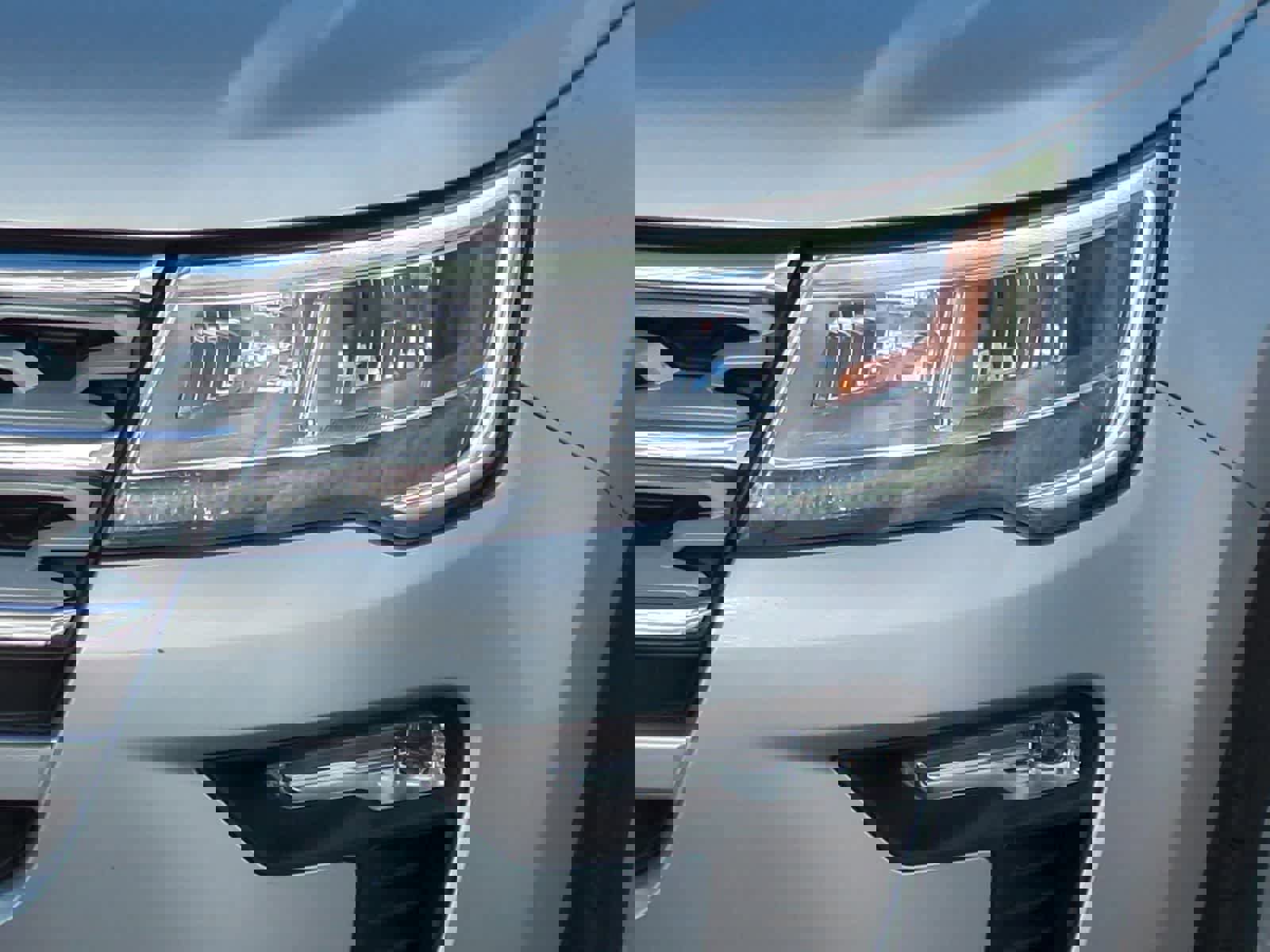 Used 2019 Ford Explorer XLT w/ Equipment Group 201A image 11