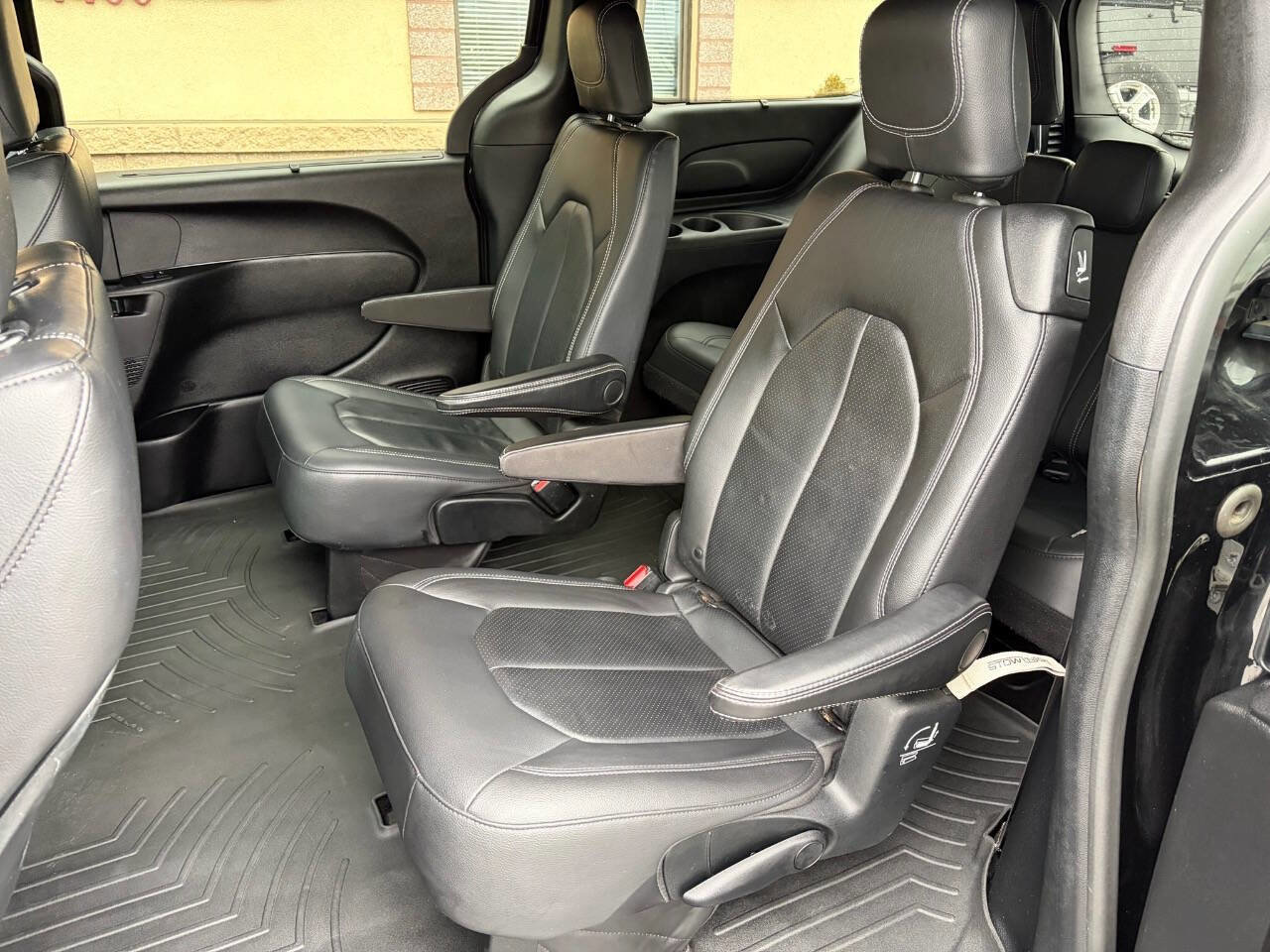 Used 2019 Chrysler Pacifica Touring-L w/ Advanced Safetytec Group FWD image 12