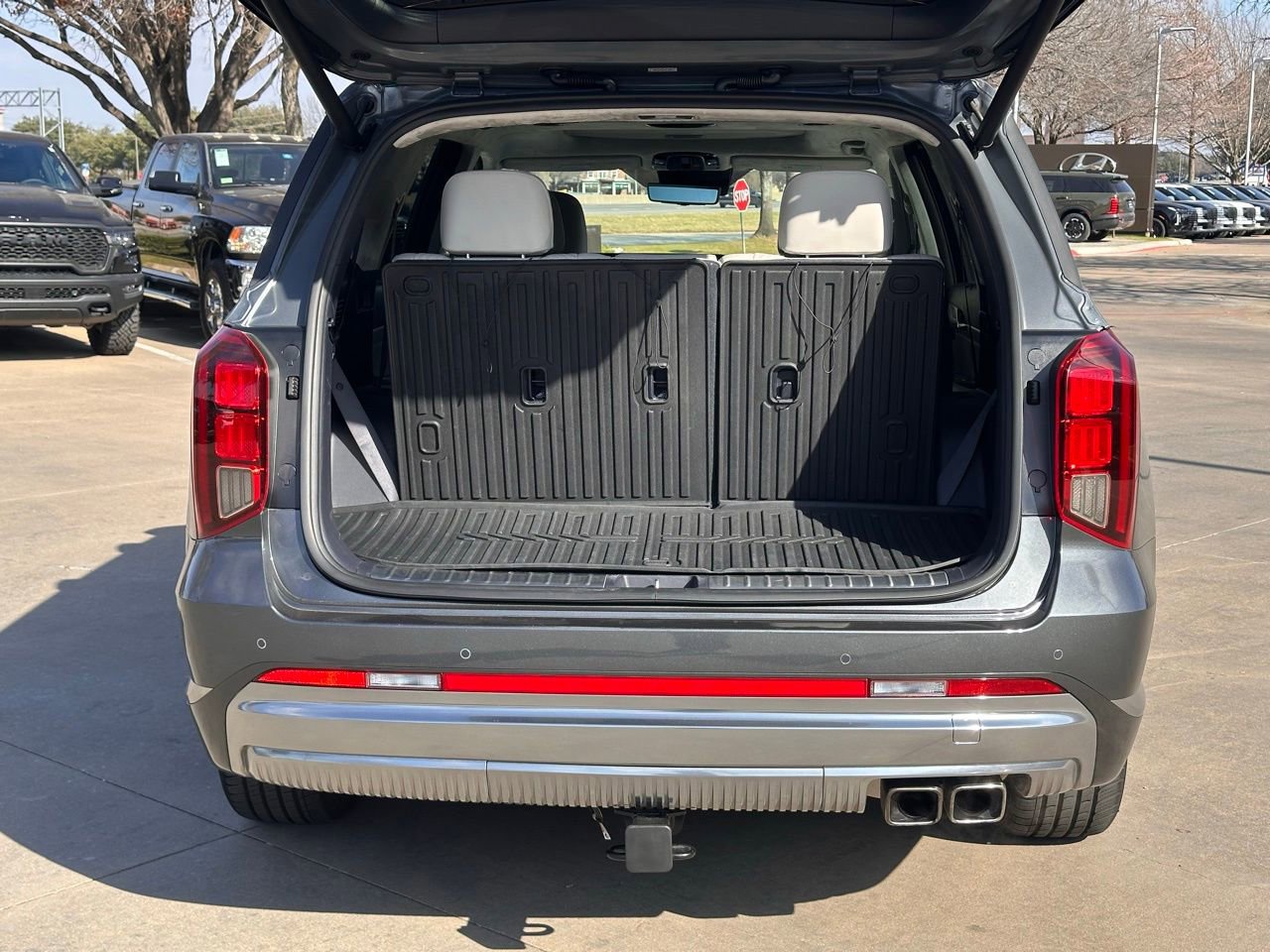 Used 2024 Hyundai Palisade Calligraphy image 12