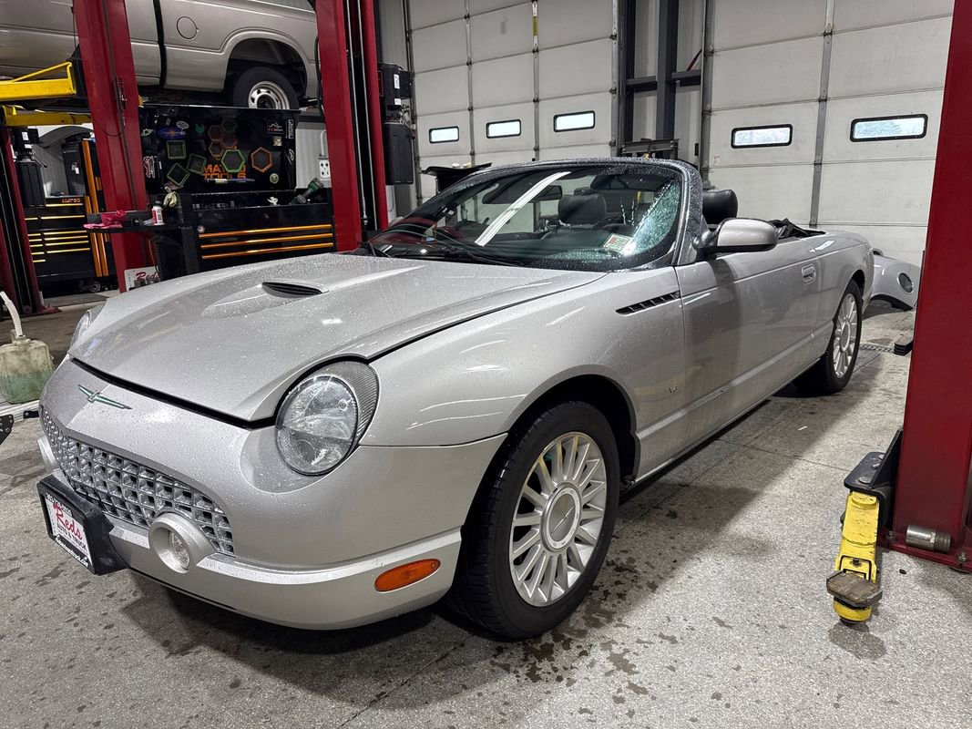 Used 2004 Ford Thunderbird image 30