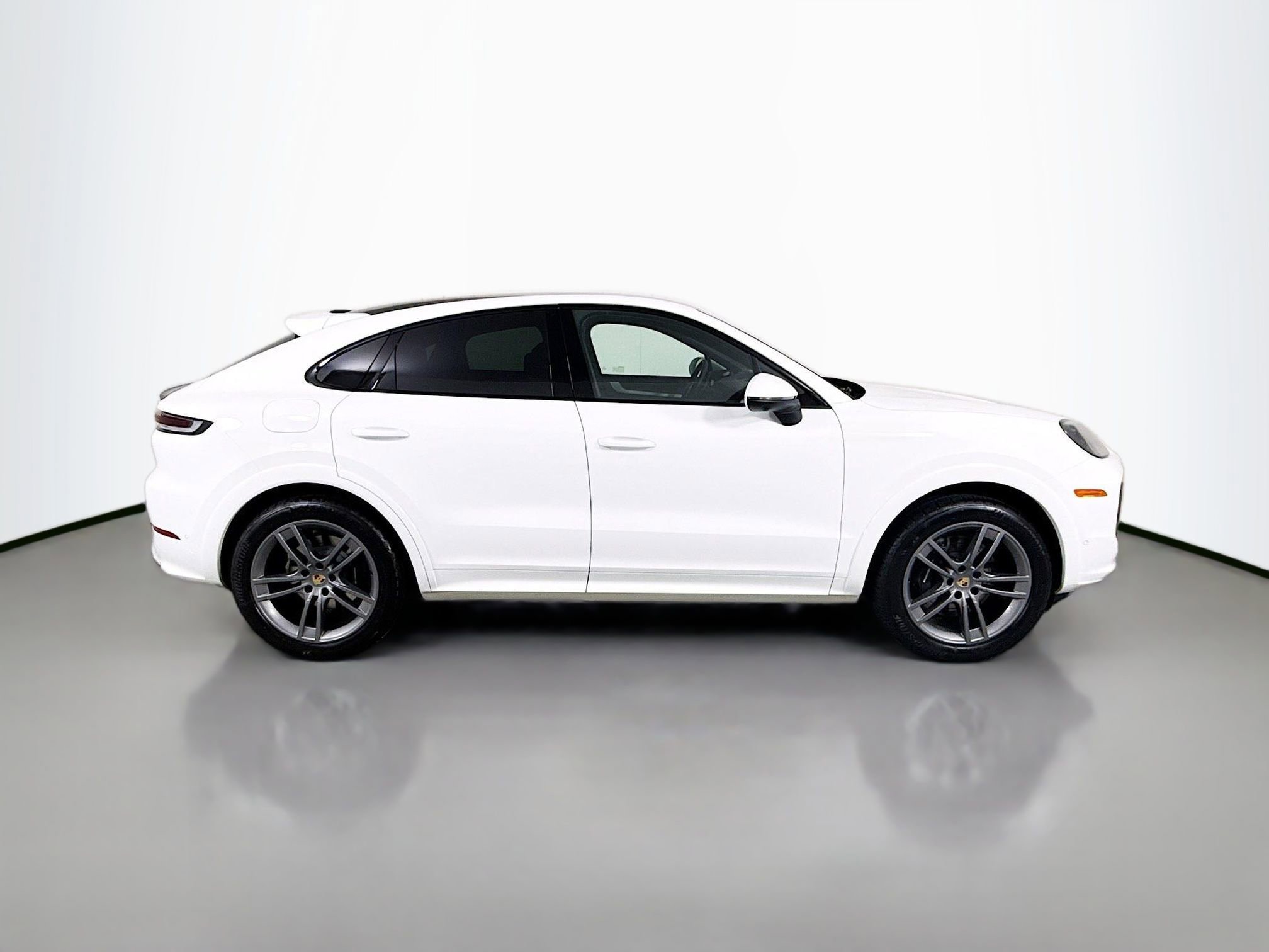 Certified 2025 Porsche Cayenne Coupe image 8