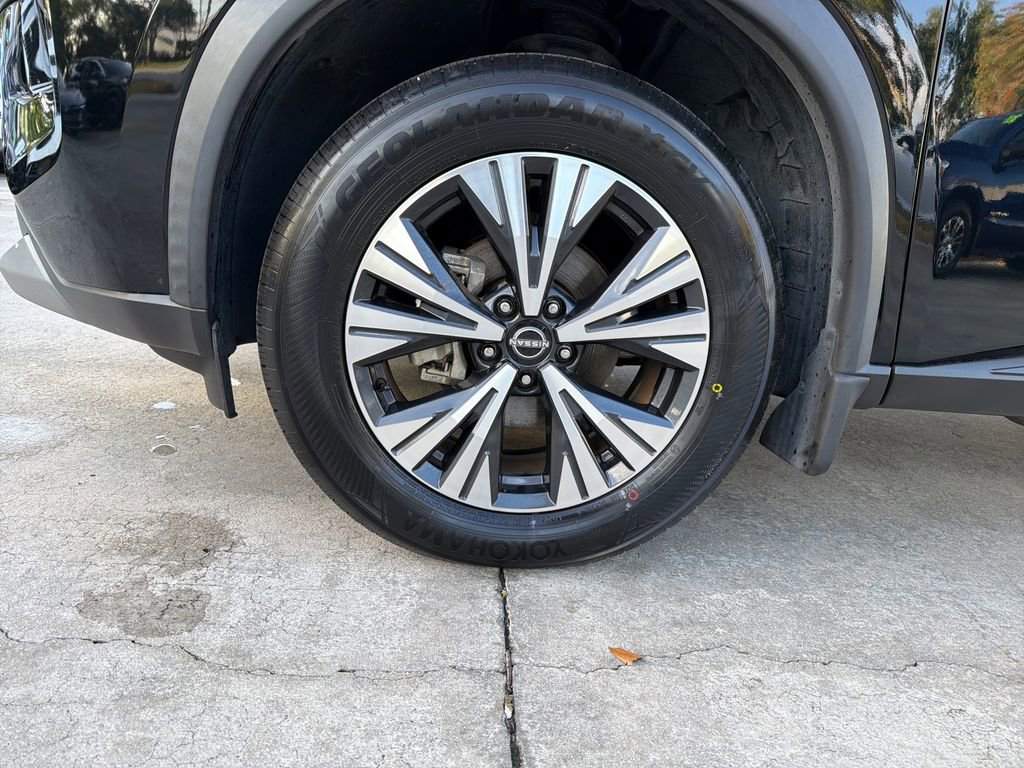 Certified 2023 Nissan Rogue SV FWD image 12