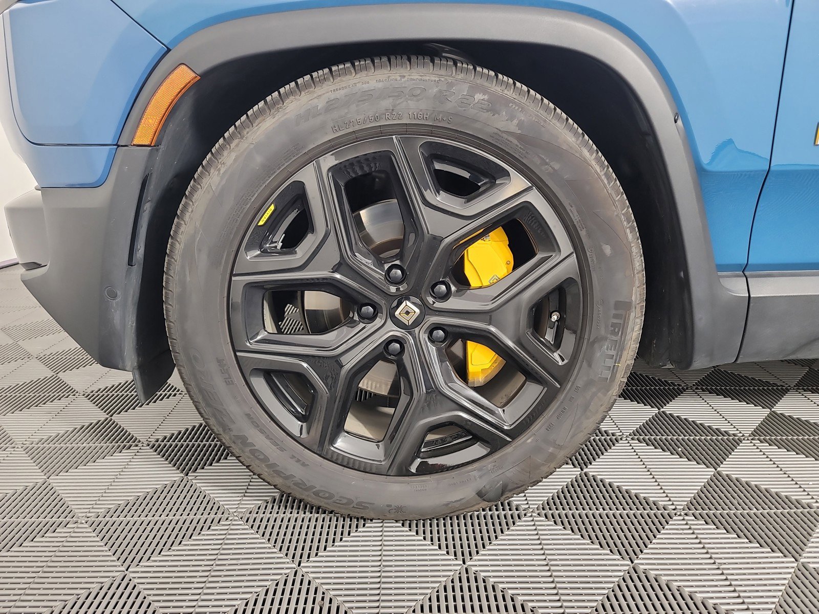 Used 2023 Rivian R1T Adventure image 9