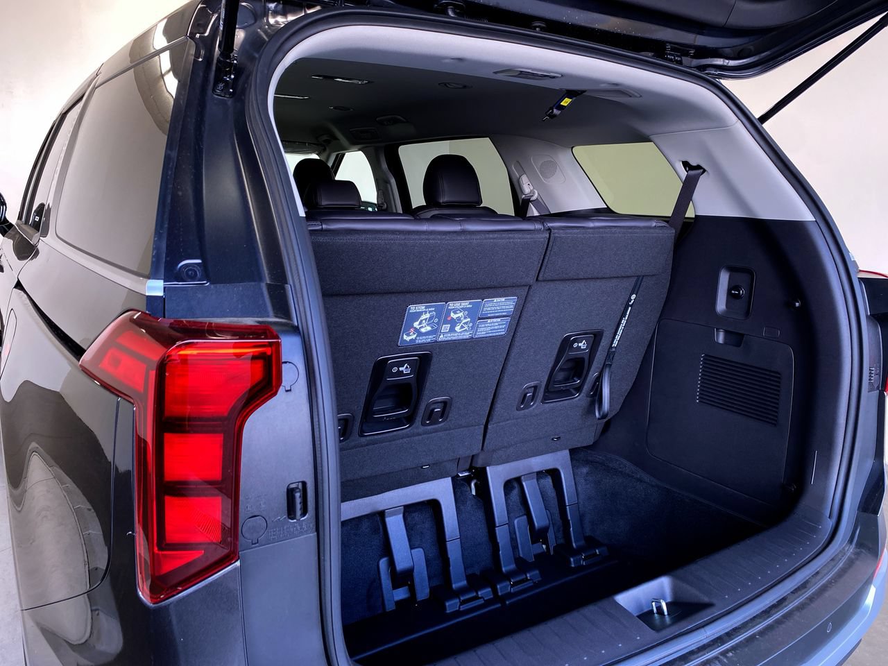 New 2027 Kia Carnival LXS FWD image 15