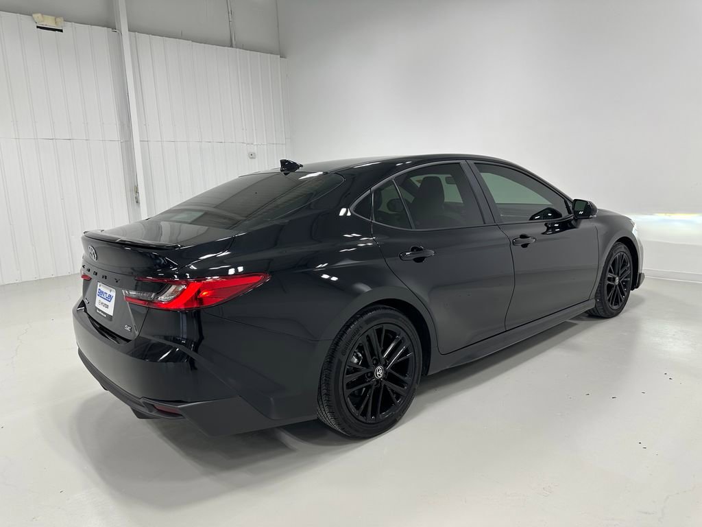 Used 2025 Toyota Camry LE image 5