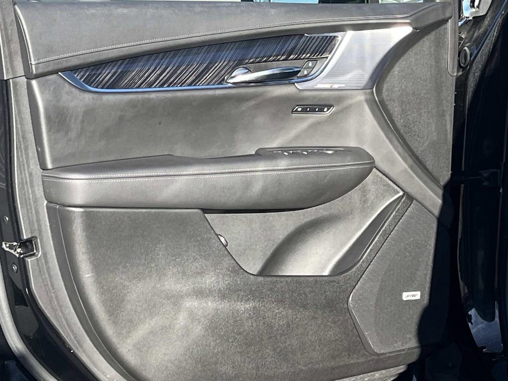 Certified 2024 Cadillac XT6 Premium Luxury w/ LPO, Floor Liner Package AWD/4WD image 25