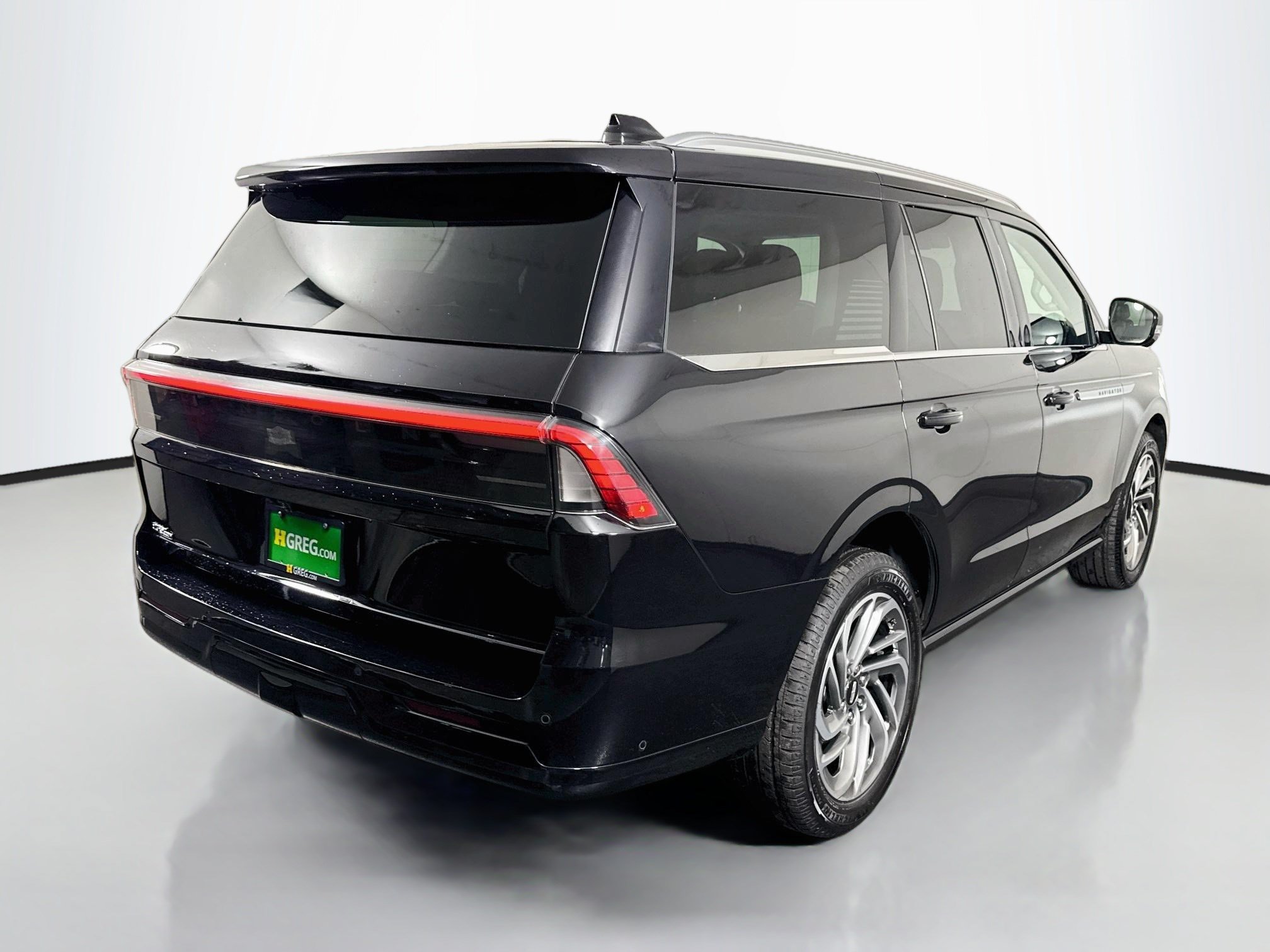 Used 2025 Lincoln Navigator Reserve AWD/4WD image 10