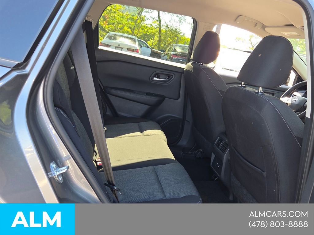 Used 2025 Nissan Rogue SV image 18