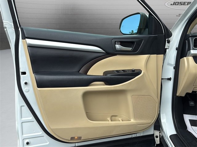 Certified 2018 Toyota Highlander XLE image 28