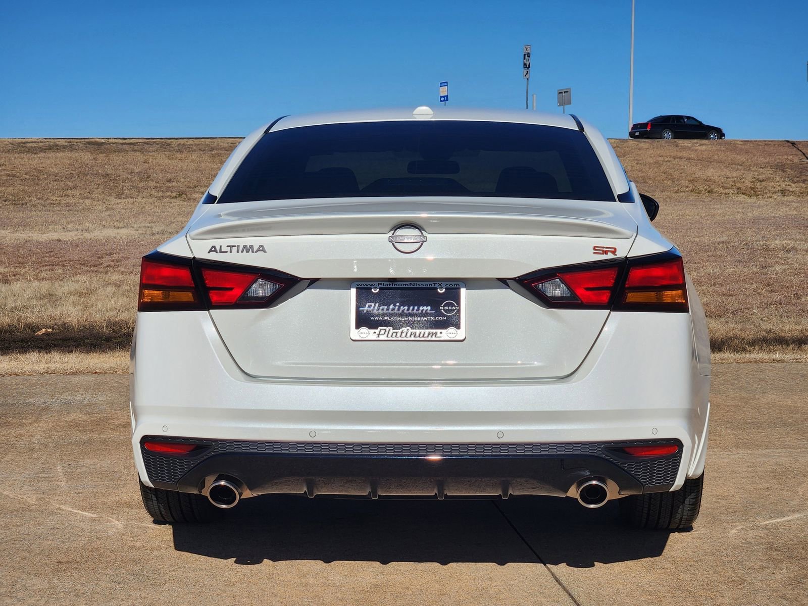 Used 2025 Nissan Altima 2.5 SR w/ SR Premium Package image 8