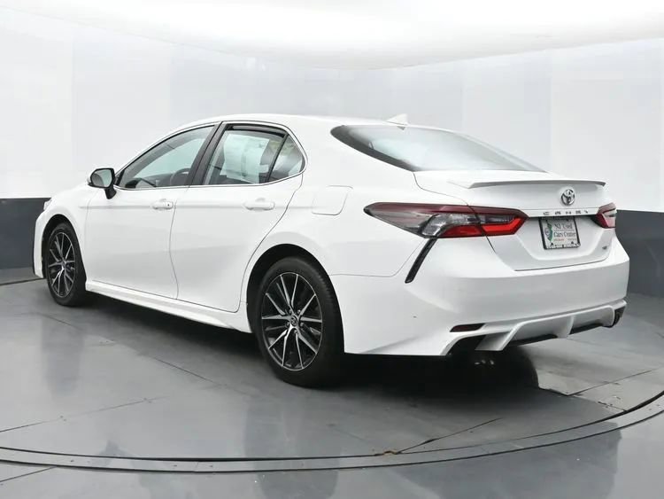 Used 2023 Toyota Camry SE image 9