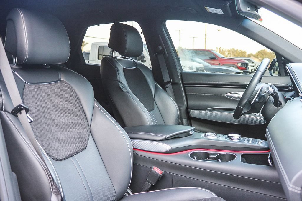 Used 2023 Genesis GV70 2.5T w/ Sport Prestige Package AWD/4WD image 17