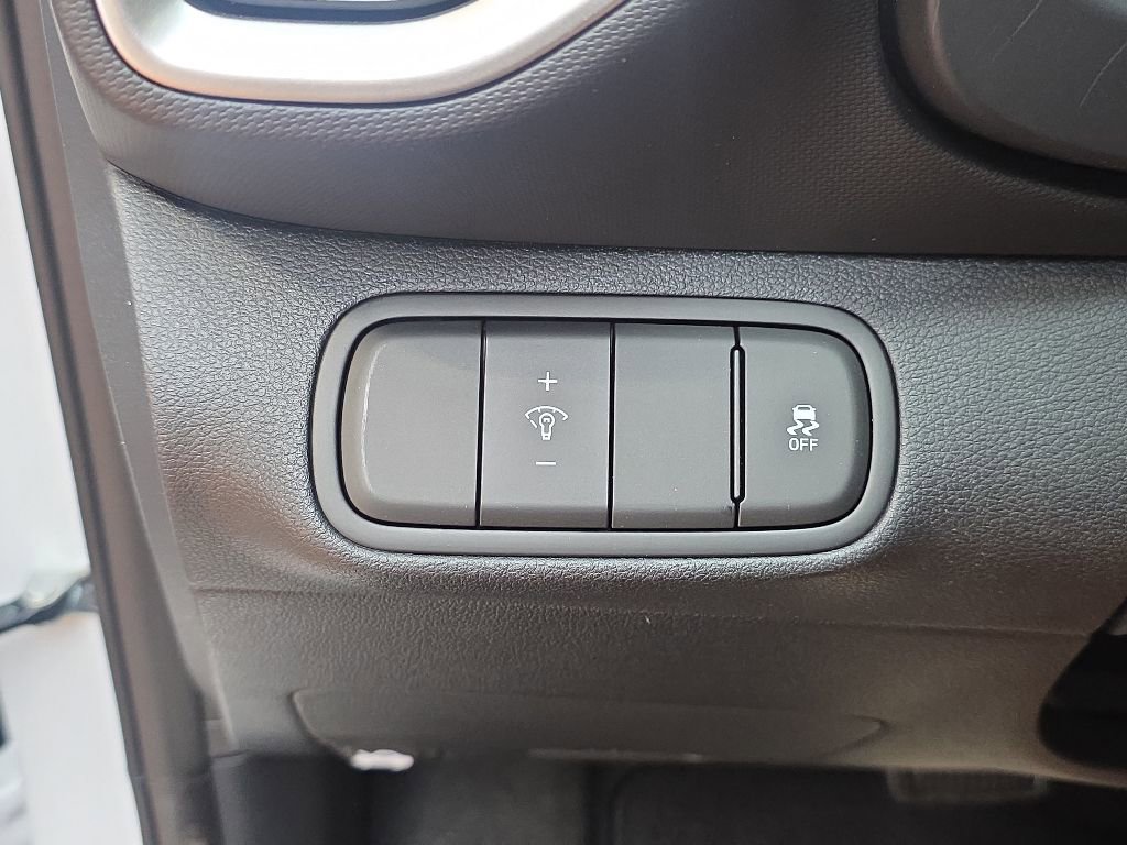Used 2026 Hyundai Venue SEL FWD image 24