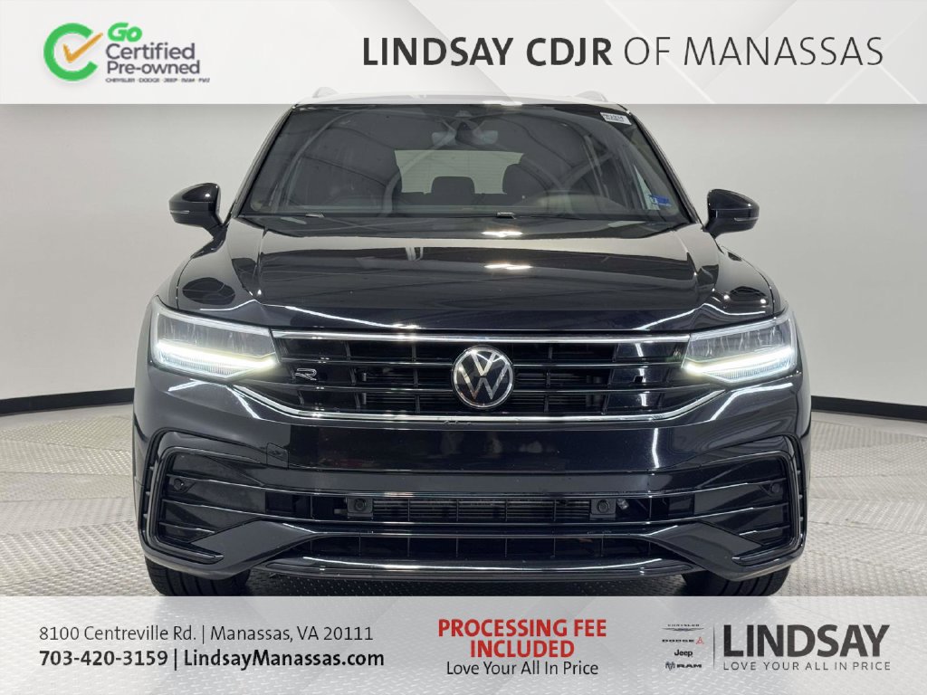 Used 2024 Volkswagen Tiguan SE R-Line AWD/4WD image 3