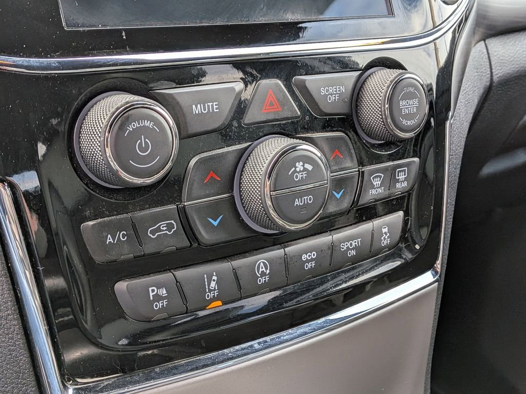 Used 2020 Jeep Grand Cherokee Altitude image 24