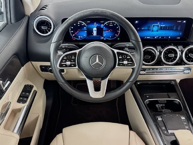 Used 2023 Mercedes-Benz GLA 250 4MATIC w/ Premium Package image 14