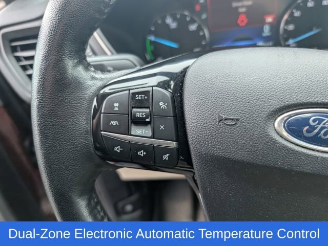 Used 2021 Ford Escape SE w/ SE Sport Appearance Package image 16