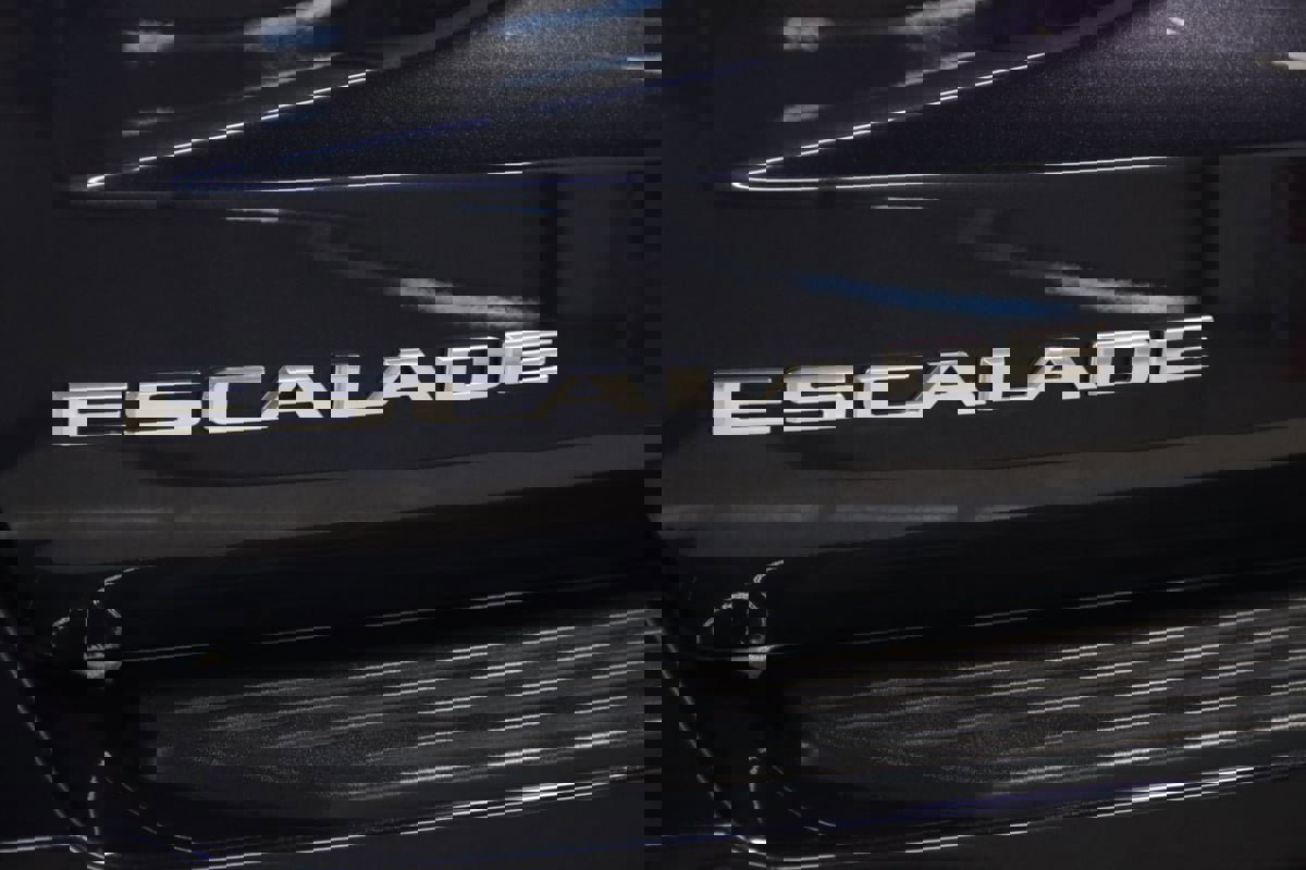 Used 2024 Cadillac Escalade Sport w/ Touring Package image 13