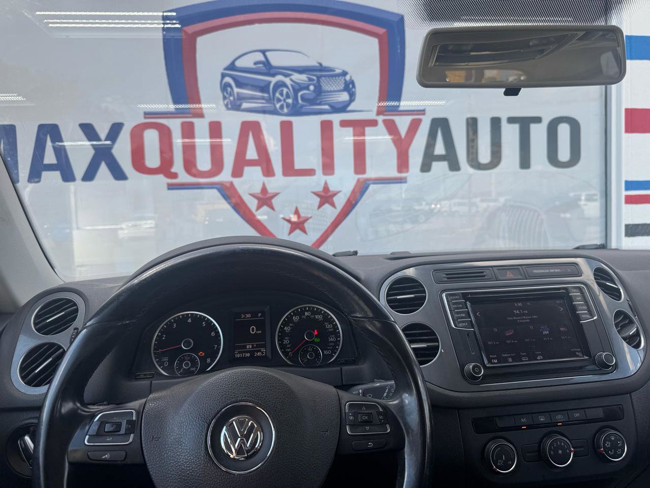 Used 2017 Volkswagen Tiguan Limited w/ Premium Package image 30