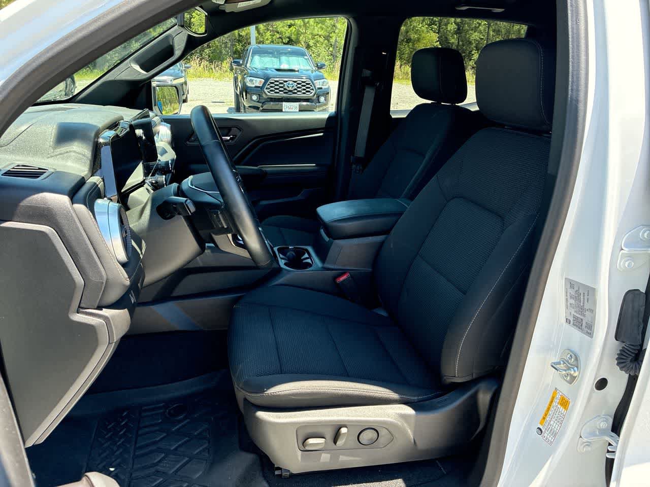 Used 2025 Chevrolet Colorado LT w/ Advanced Trailering Package RWD image 19