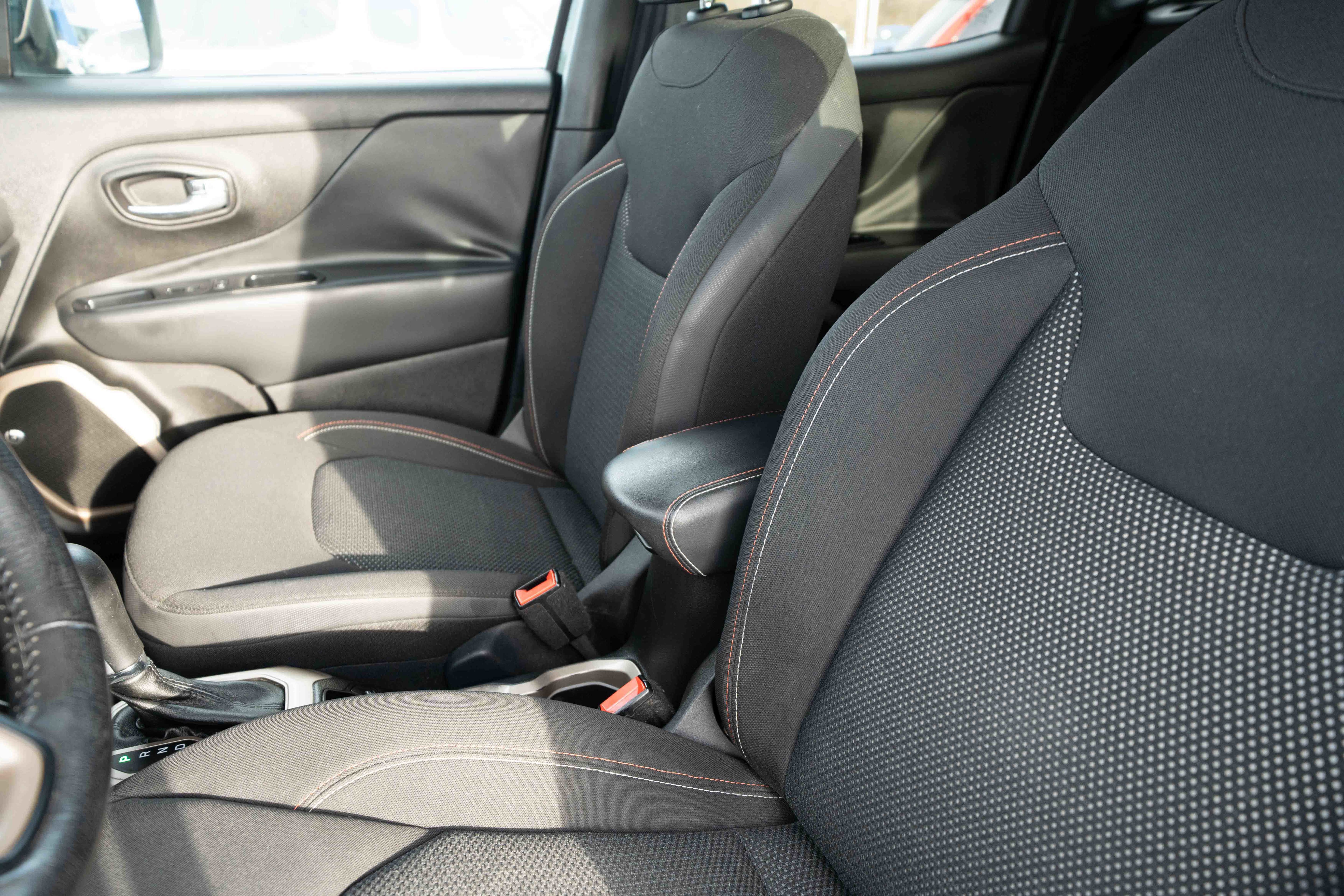 Used 2016 Jeep Renegade 75th Anniversary image 9