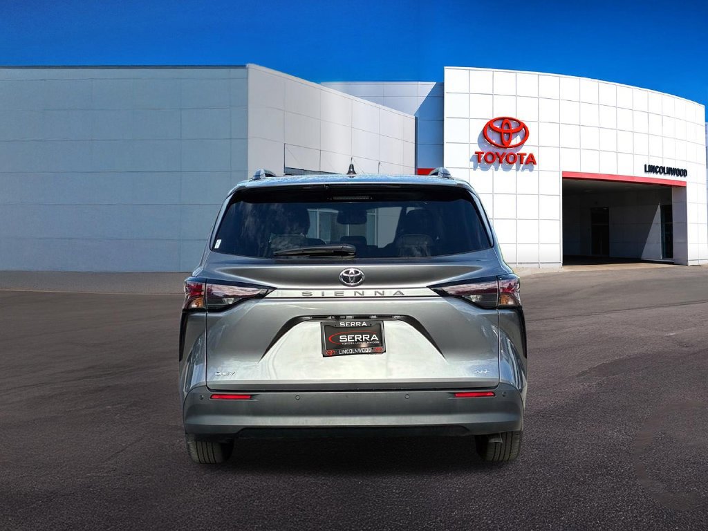 Used 2026 Toyota Sienna XLE FWD image 12
