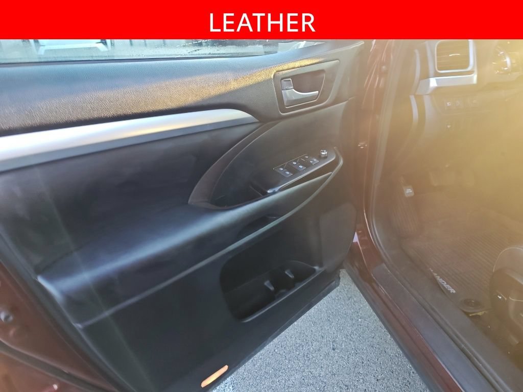 Used 2017 Toyota Highlander XLE AWD/4WD image 5