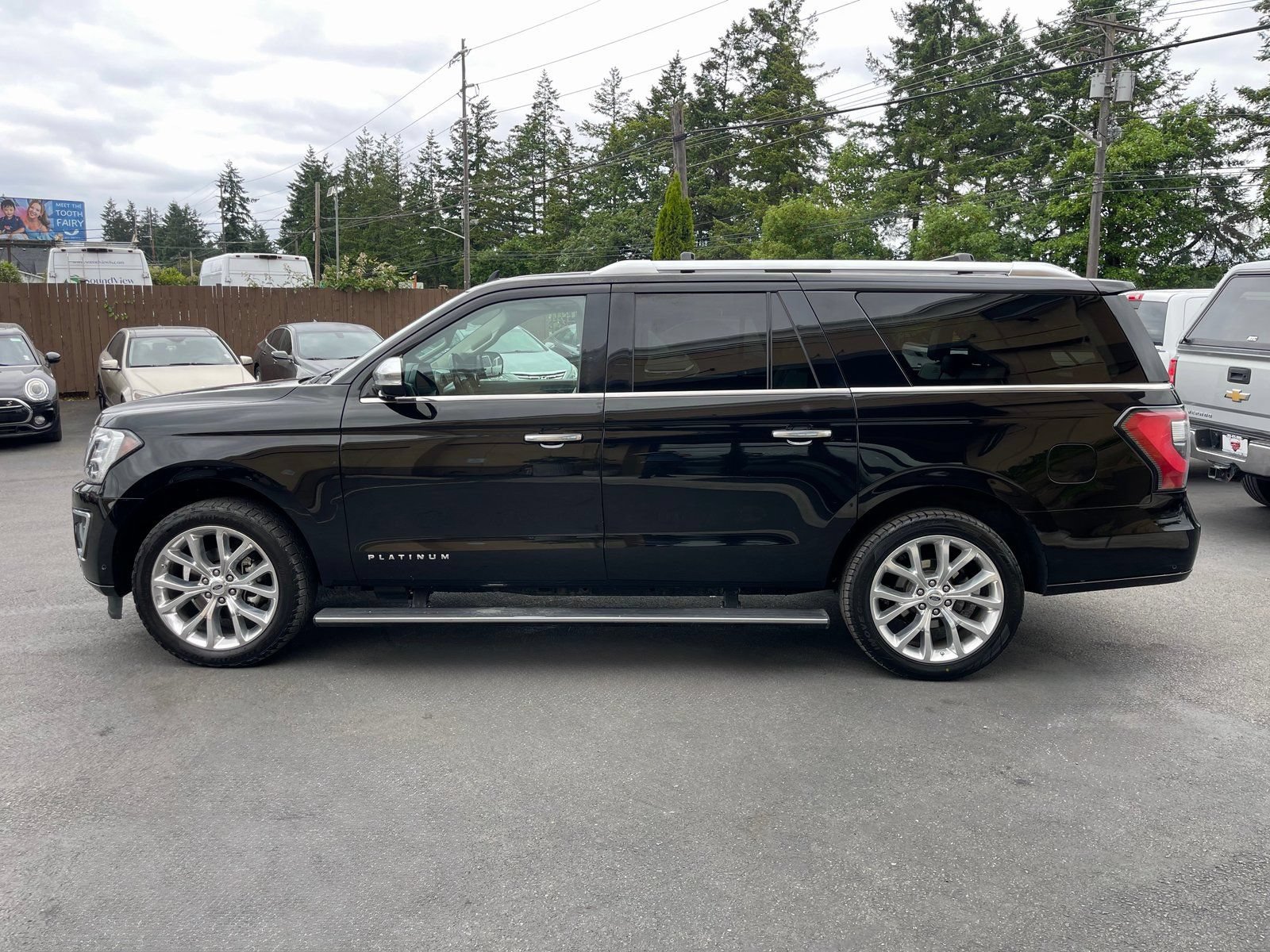 Used 2018 Ford Expedition Max Platinum AWD/4WD image 4