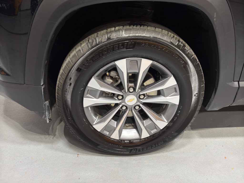 Used 2025 Chevrolet Equinox LT w/ Convenience Package II image 9