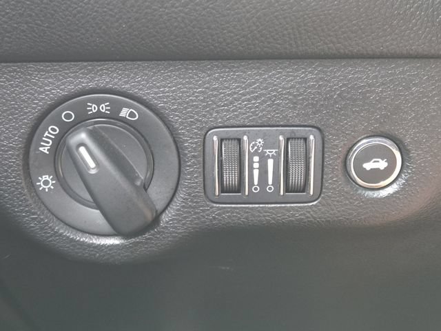Used 2023 Dodge Challenger R/T RWD image 9