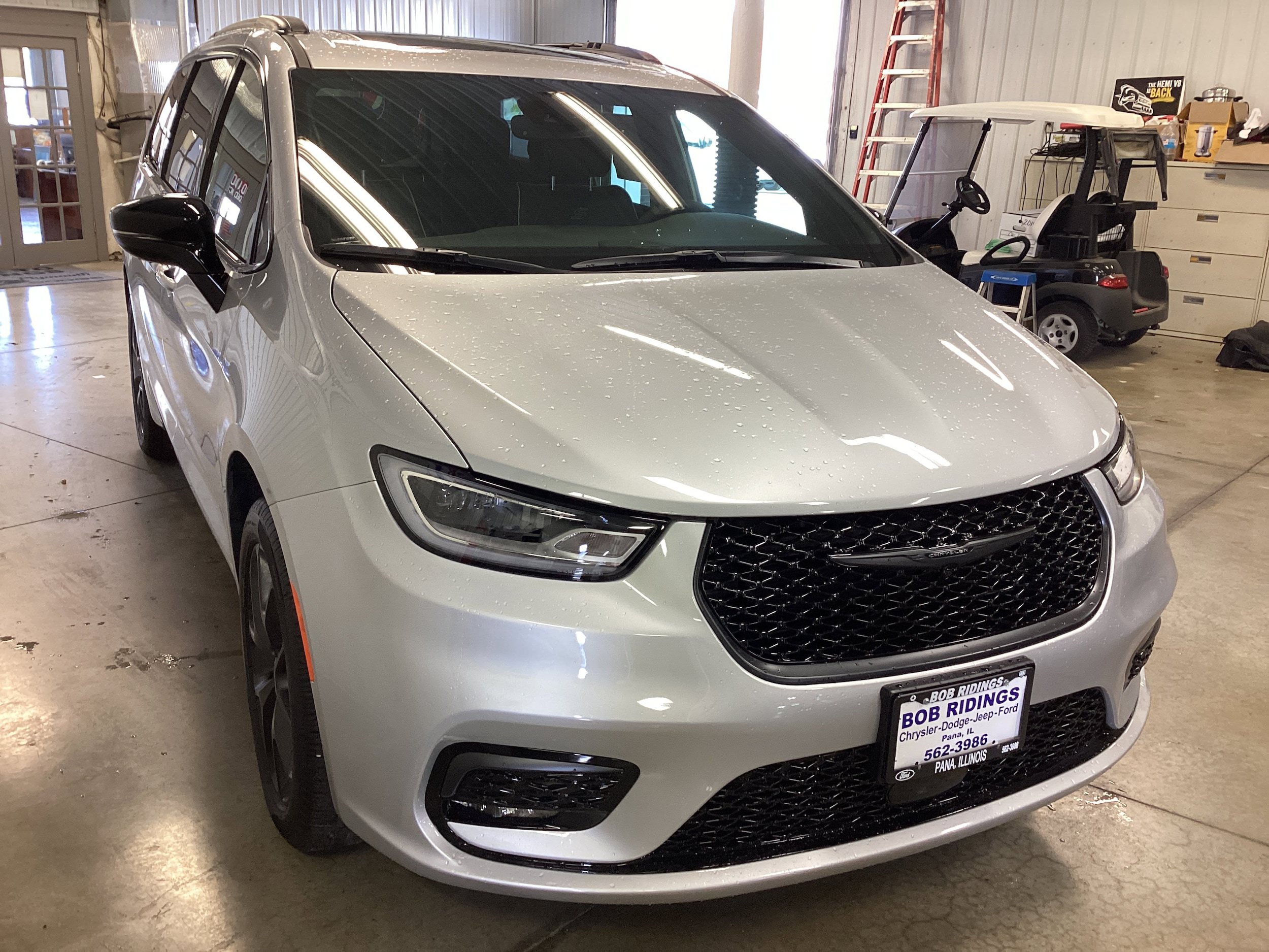 New 2026 Chrysler Pacifica Limited w/ S Appearance Package AWD/4WD image 8