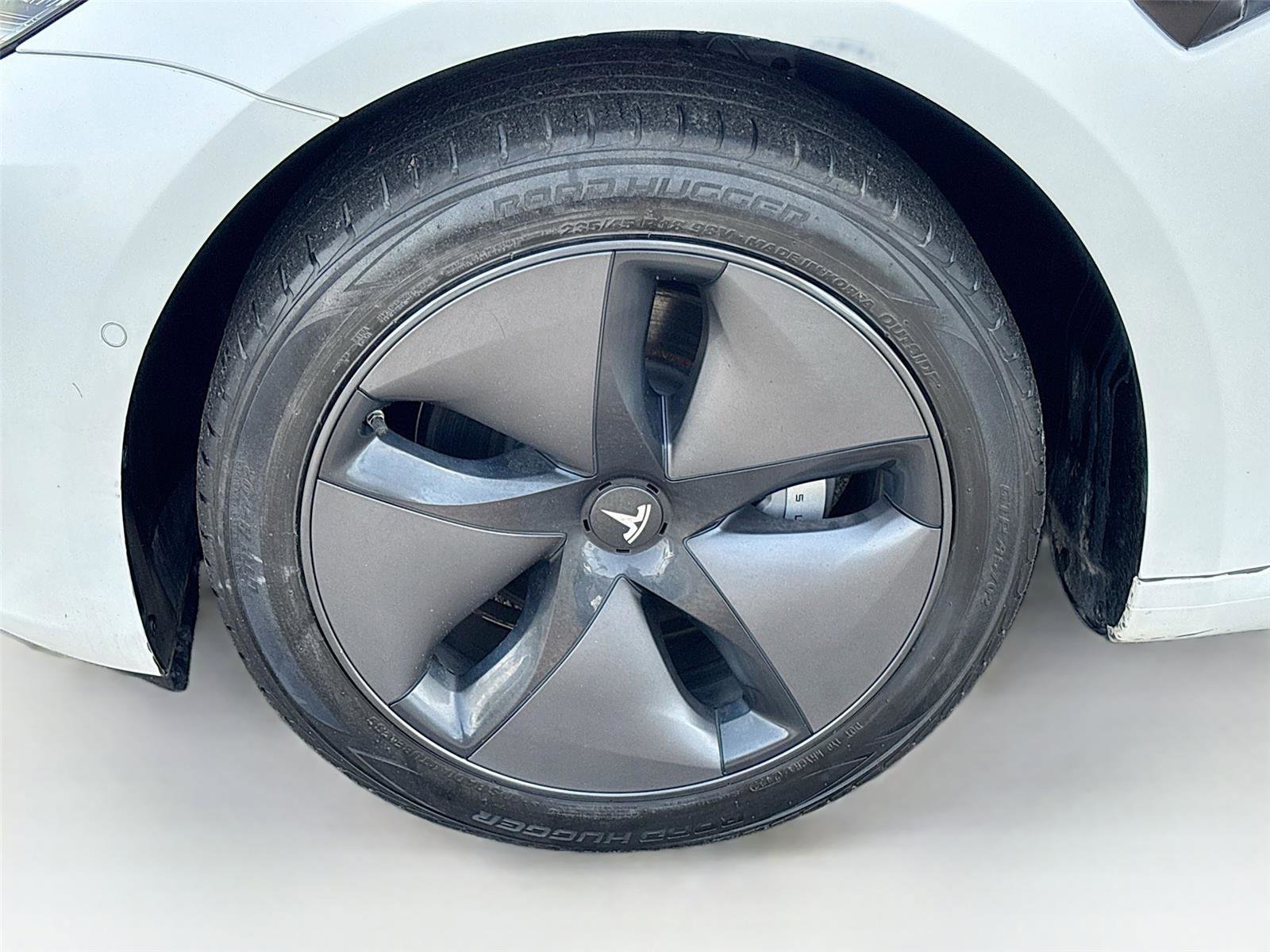 Used 2018 Tesla Model 3 Long Range RWD image 31