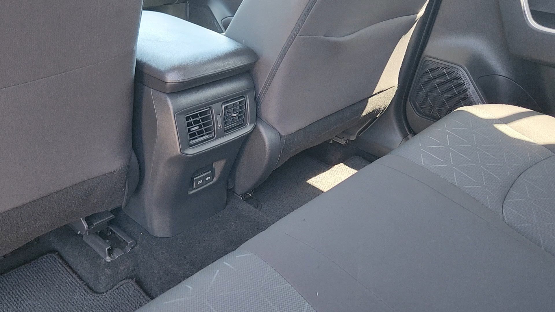 Used 2024 Toyota RAV4 XLE AWD/4WD image 17