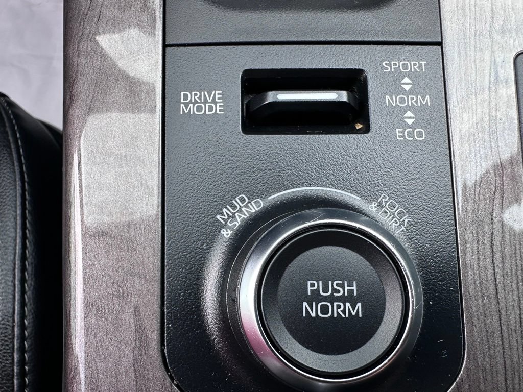 Certified 2024 Toyota Highlander Platinum AWD/4WD image 24